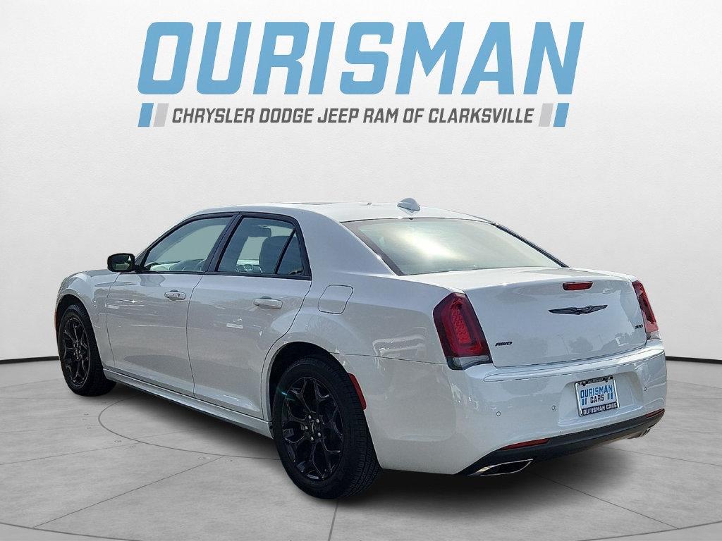 Chrysler 300 2023
