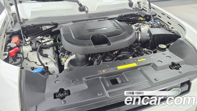 Land Rover Defender 2023