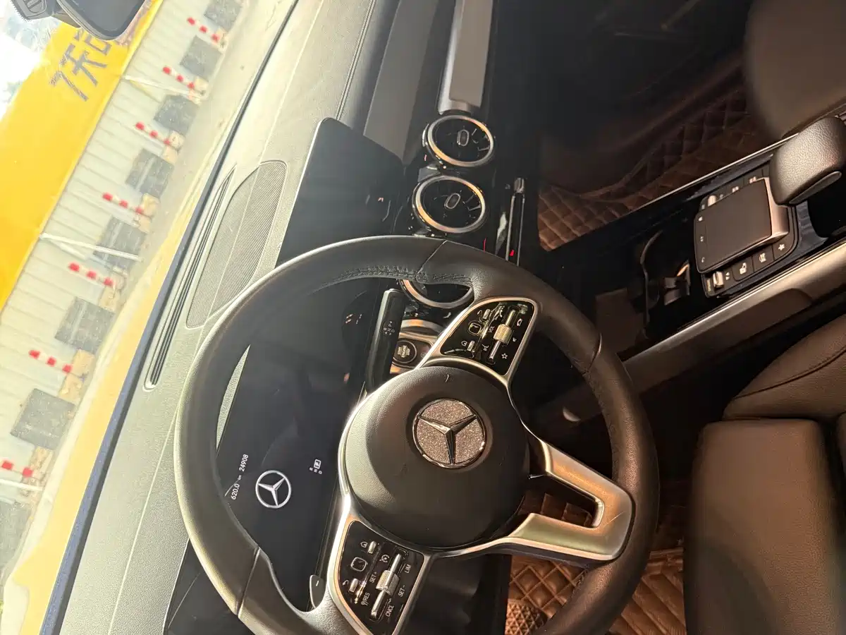 Mercedes-Benz GLB 2023