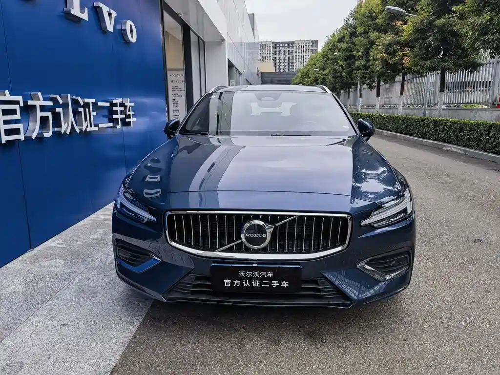 Volvo V60 2024
