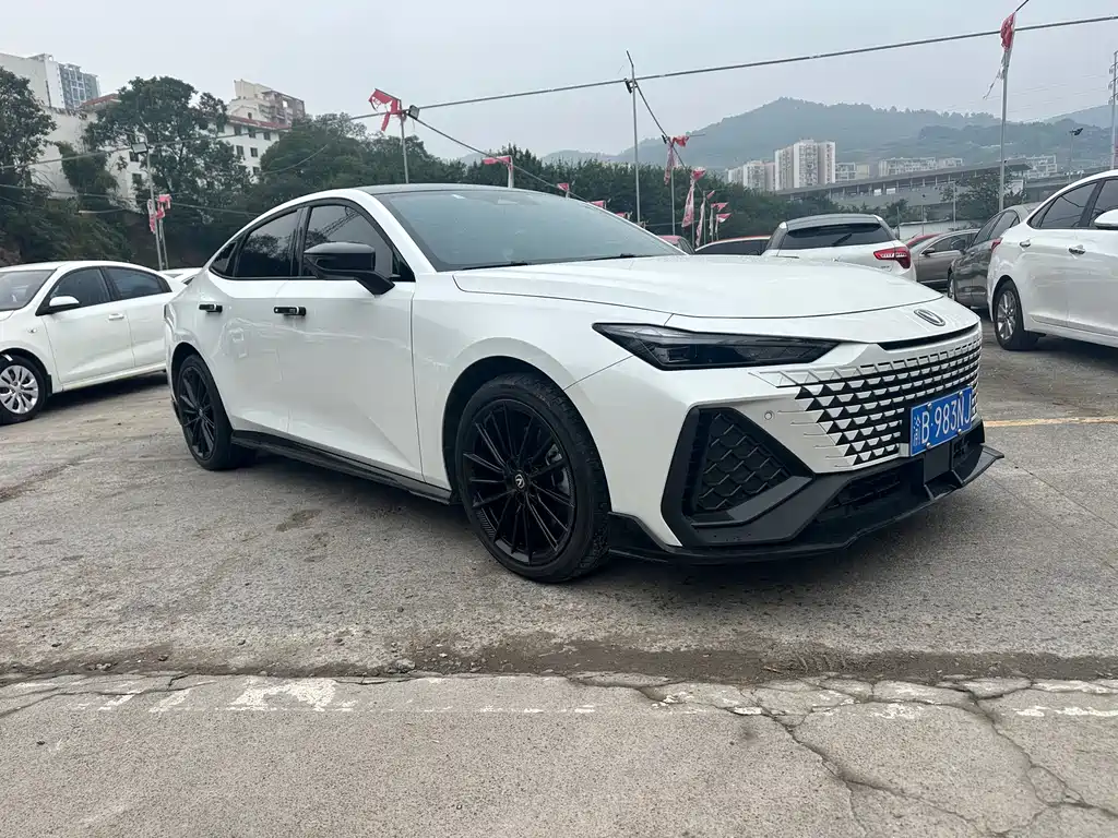 Changan UNI-V 2025