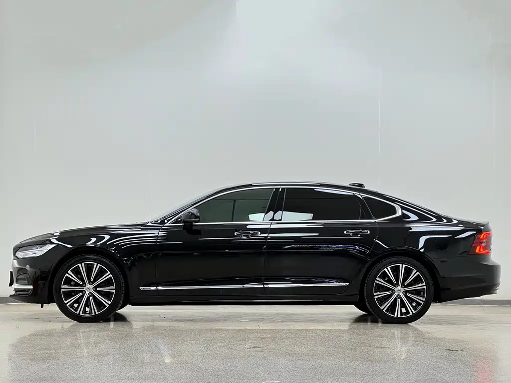 Volvo S90 2023