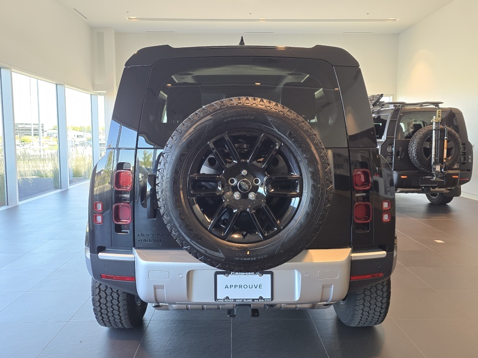 Land Rover Defender 2024