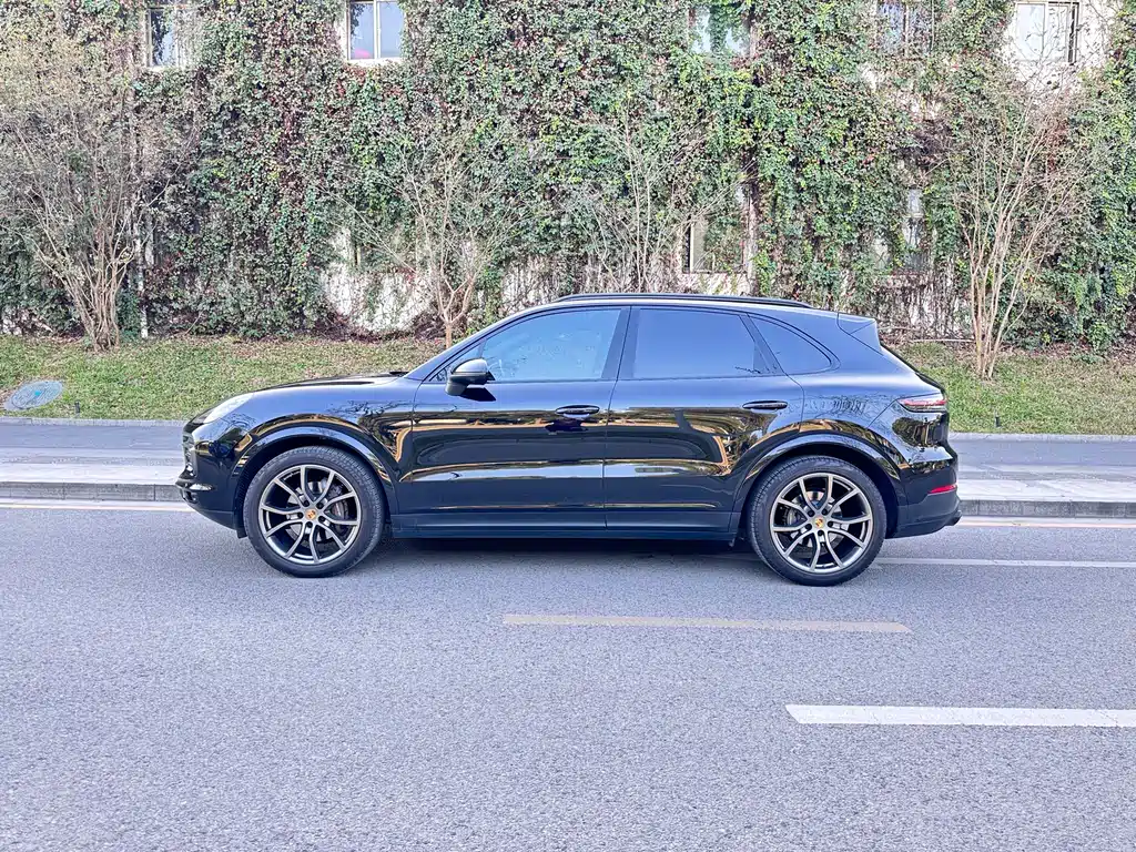 Porsche Cayenne 2022