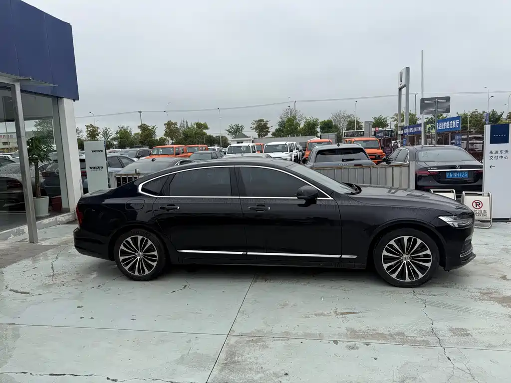 Volvo S90 2022