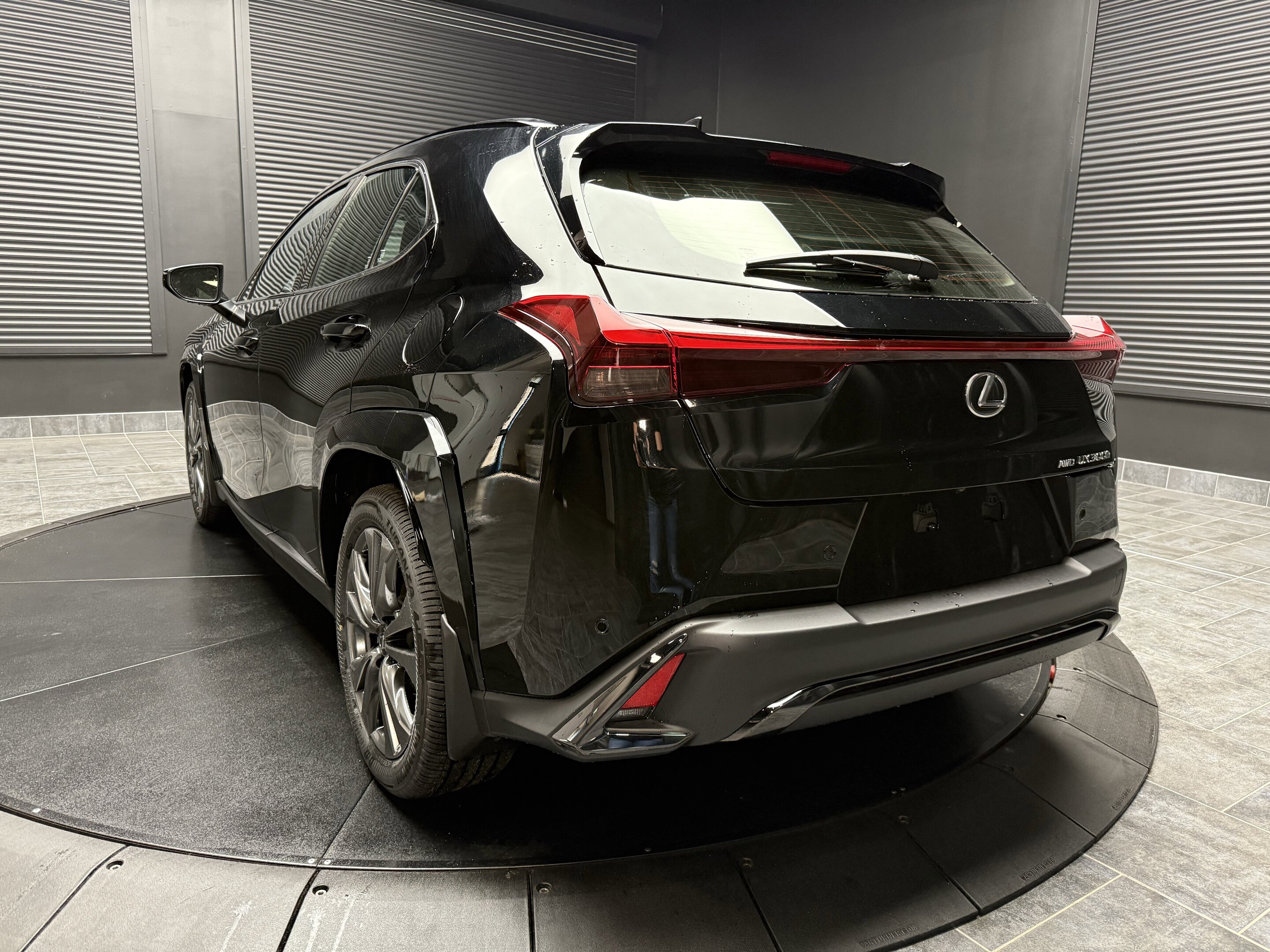 Lexus UX 2025