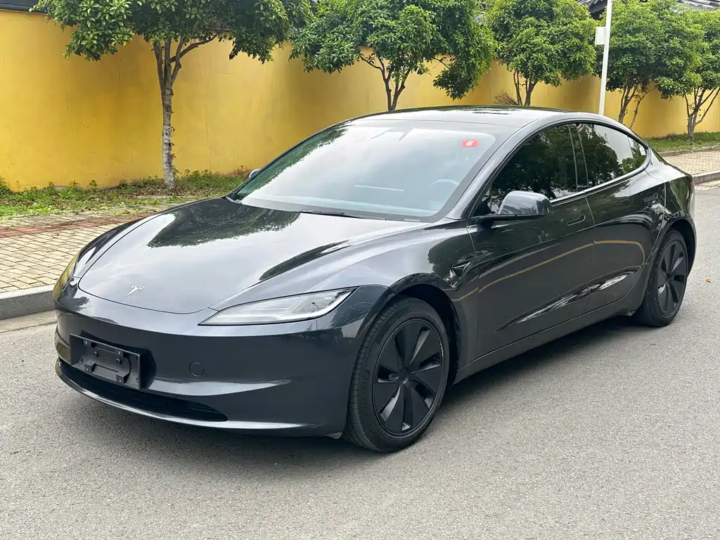 Tesla Model 3 2024