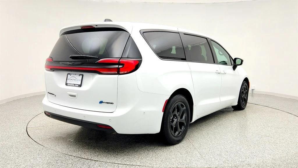 Chrysler Pacifica 2024