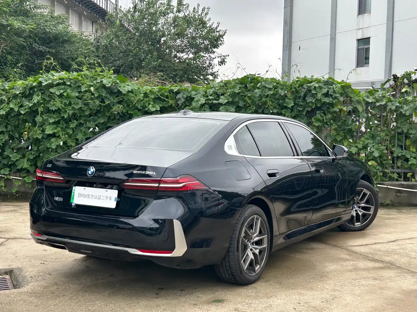 BMW i5 2025