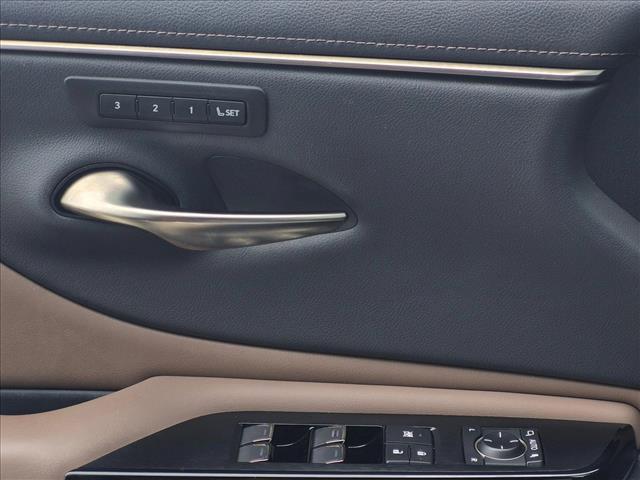 Lexus ES 2023