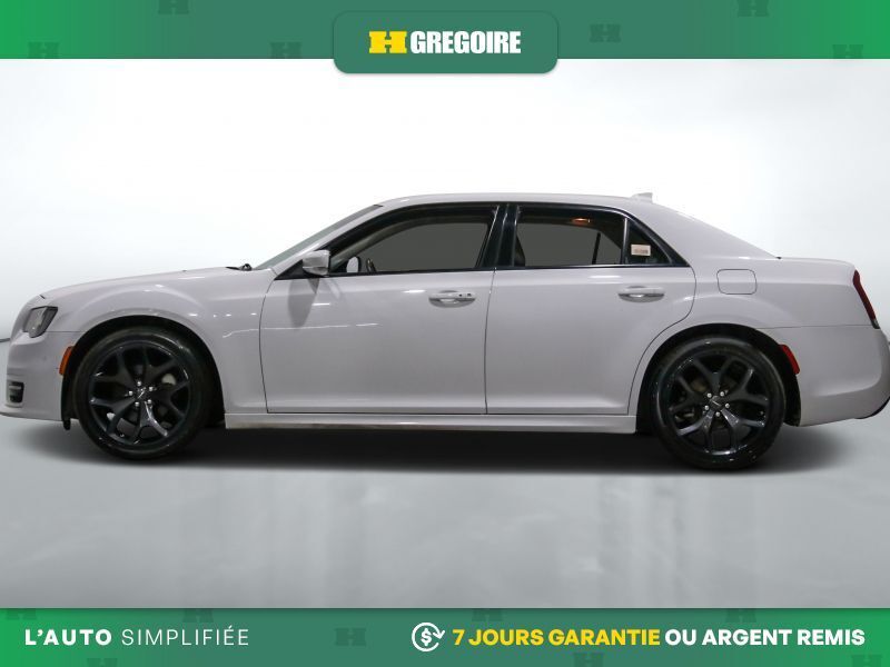 Chrysler 300 2022