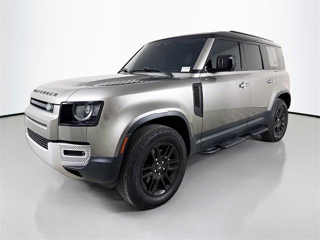 Land Rover Defender 2024