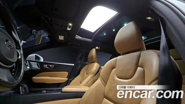 Volvo V60 2021