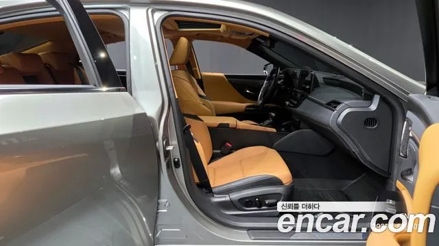 Lexus ES 2024