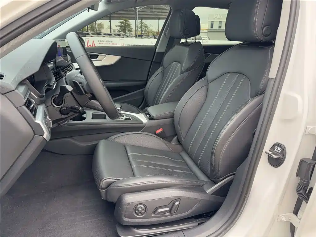Audi A4 2023