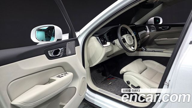 Volvo XC60 2025