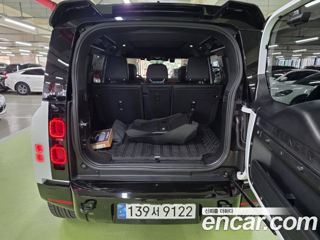 Land Rover Defender 2024