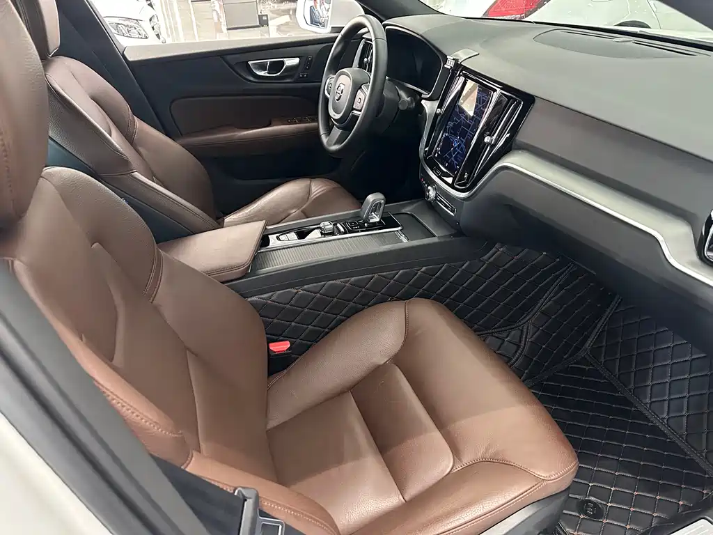 Volvo S60 2023
