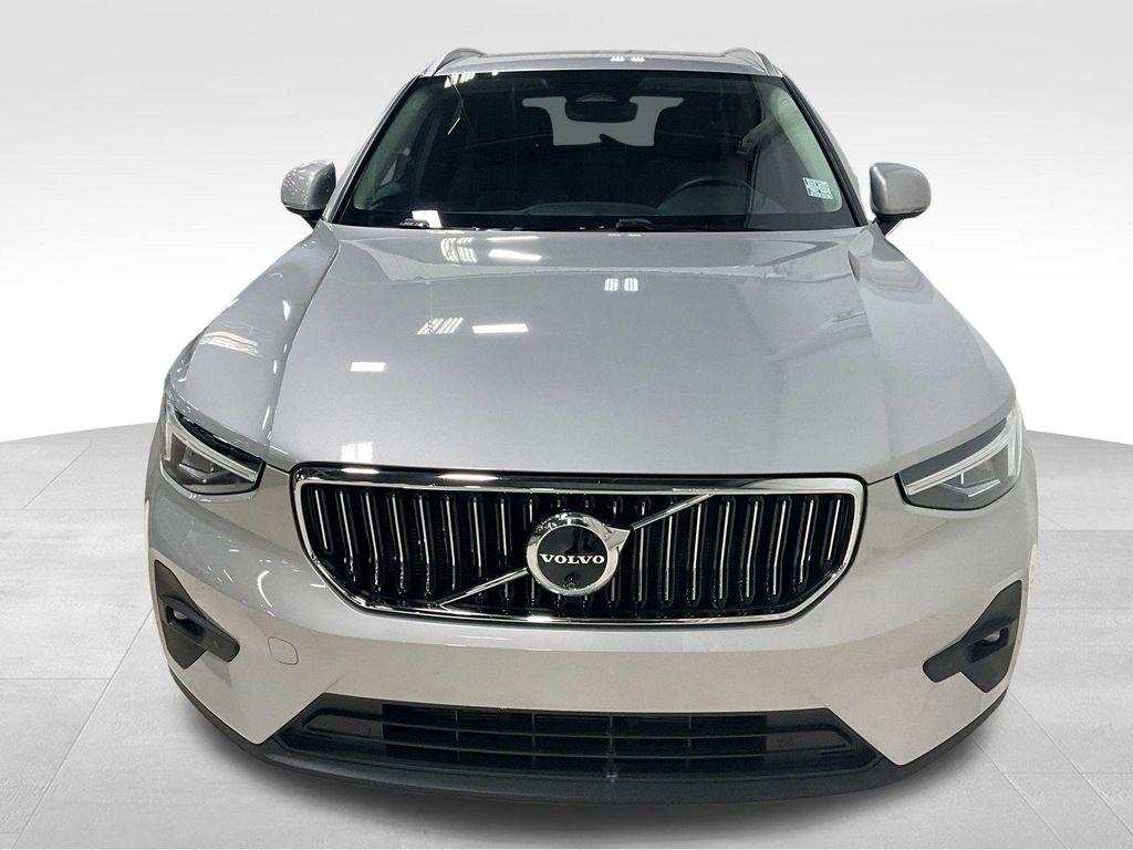 Volvo XC40 2025