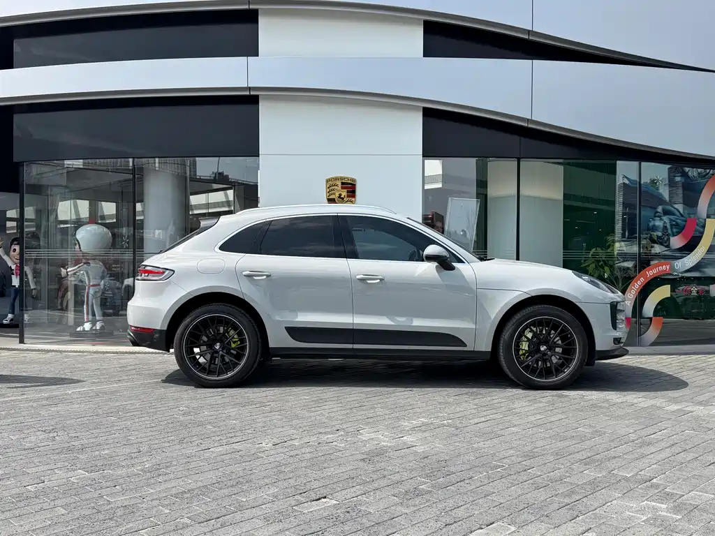 Porsche Macan 2021
