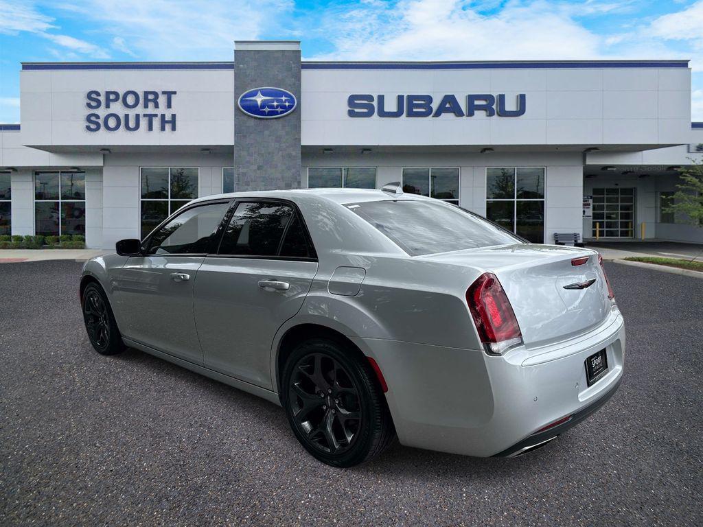 Chrysler 300 2023