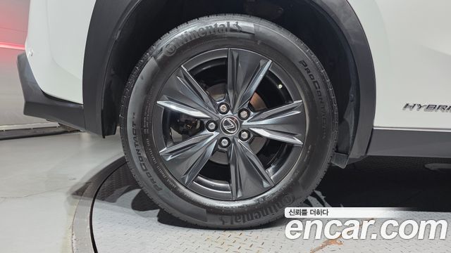 Lexus UX 2021