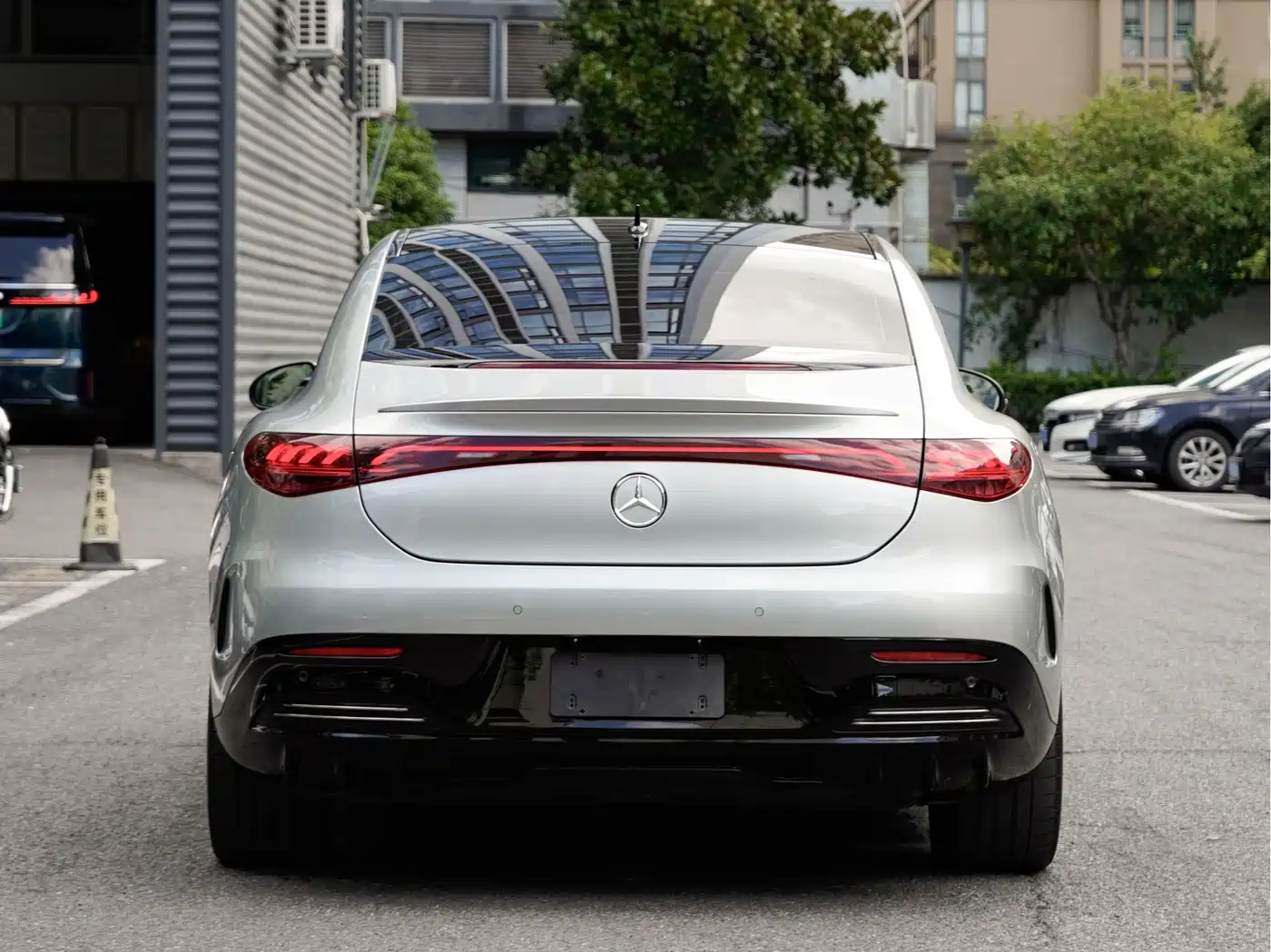 Mercedes-Benz EQE 2024