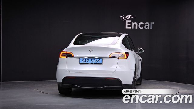 Tesla Model Y 2023