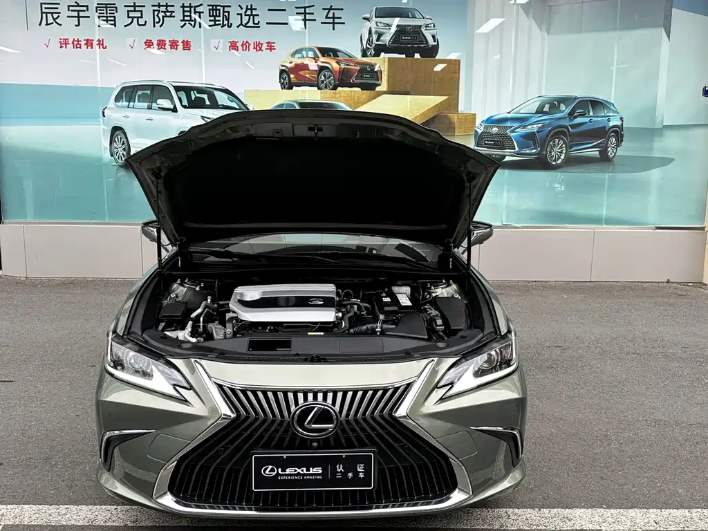 Lexus ES 2021