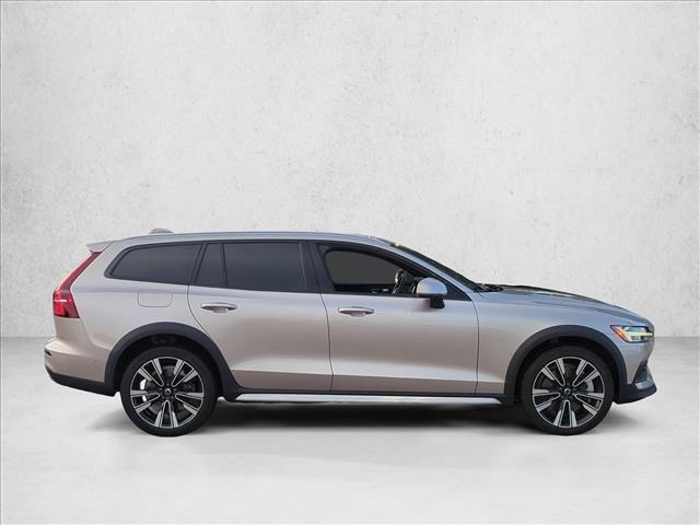 Volvo V60 Cross Country 2024