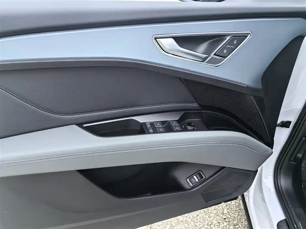 Audi Q5 e-tron 2024
