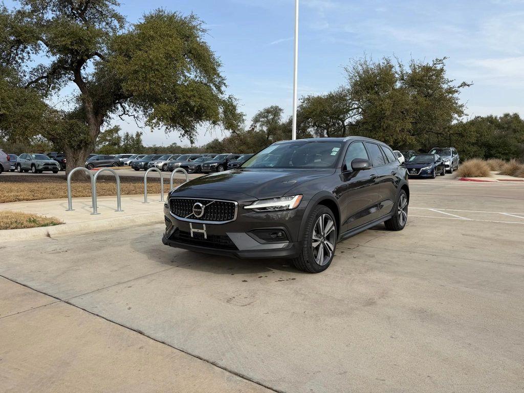 Volvo V60 Cross Country 2025