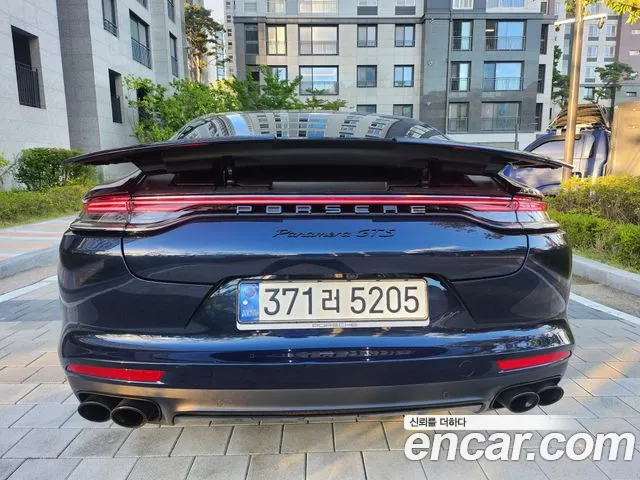 Porsche Panamera 2021