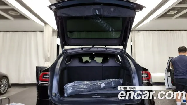 Tesla Model X 2024
