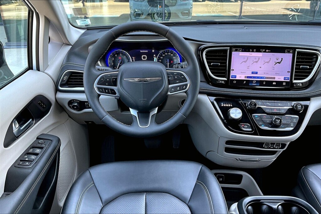 Chrysler Pacifica 2024