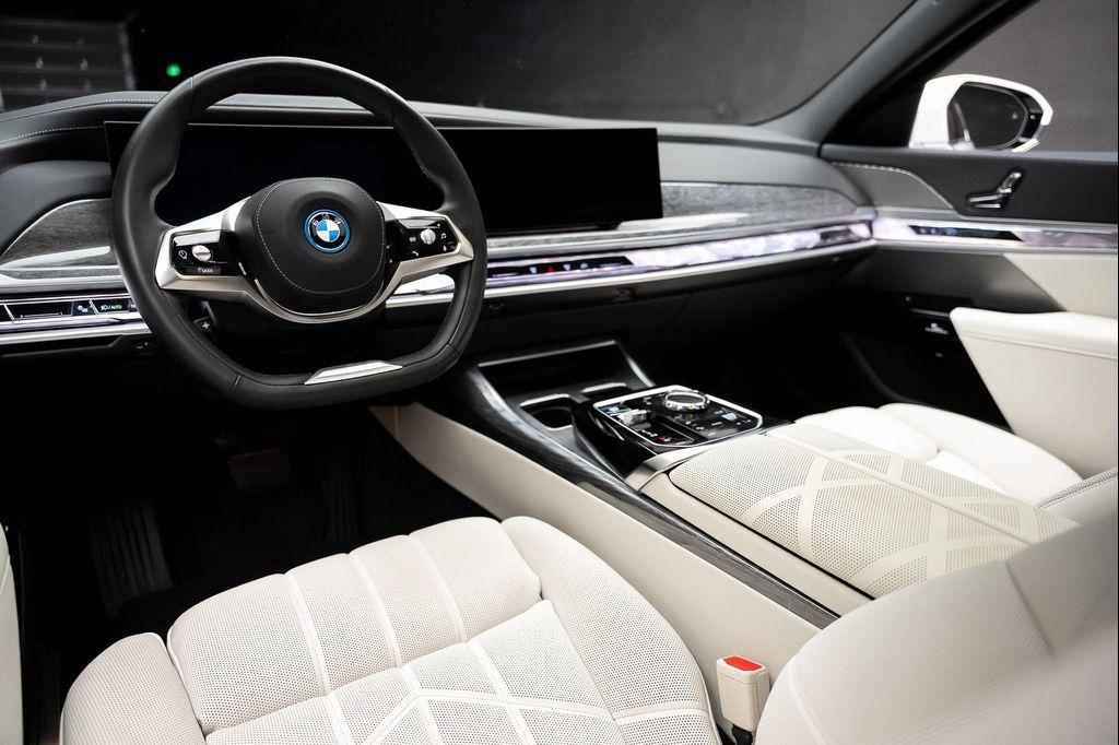BMW i7 2024