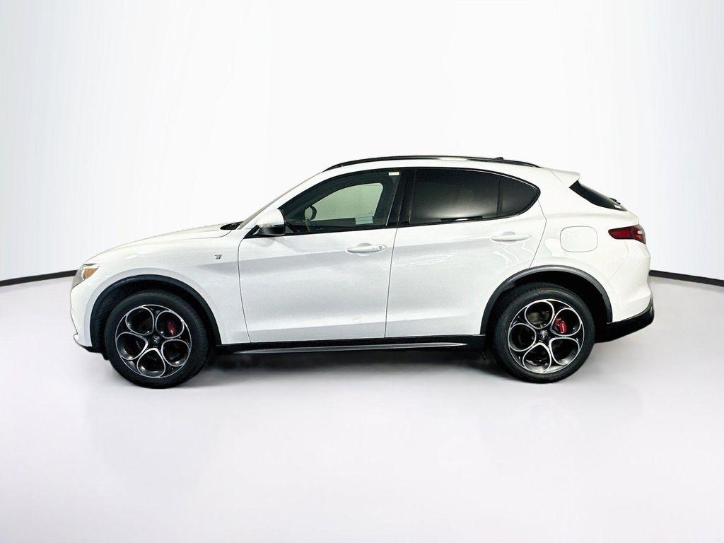 Alfa Romeo Stelvio 2023