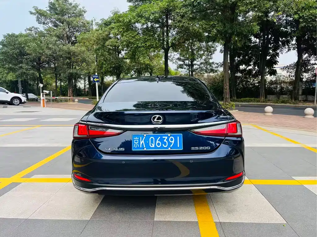 Lexus ES 2020