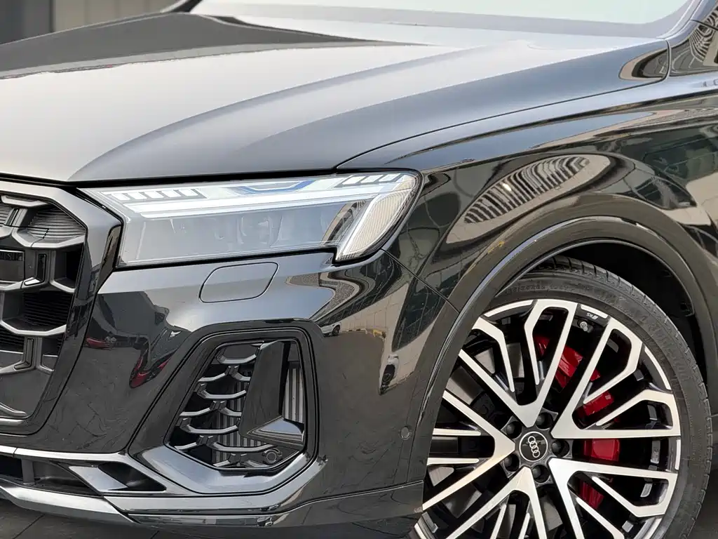 Audi SQ7 2025