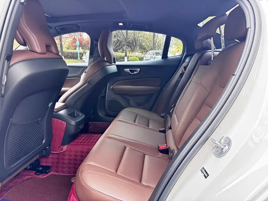 Volvo S60 2023