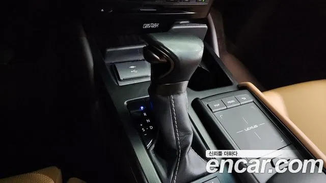 Lexus ES 2020