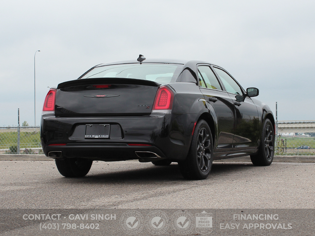 Chrysler 300 2023