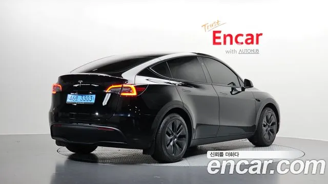 Tesla Model Y 2024