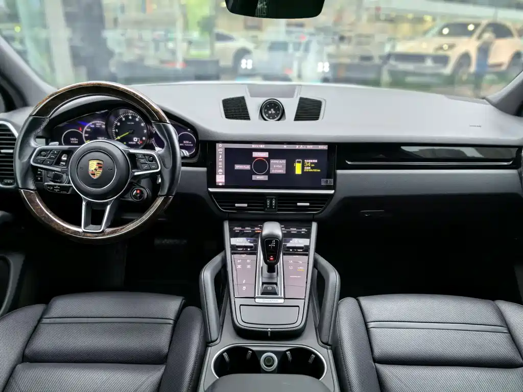 Porsche Cayenne 2021