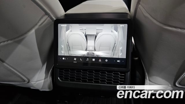 Tesla Model Y 2025