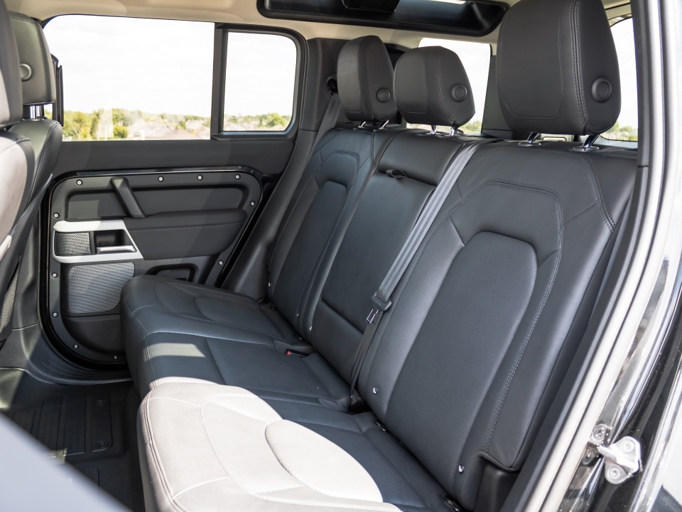 Land Rover Defender 2023