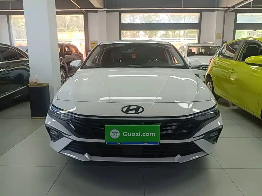Hyundai Elantra 2024