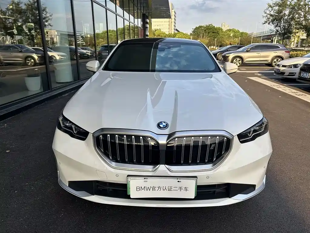 BMW i5 2025