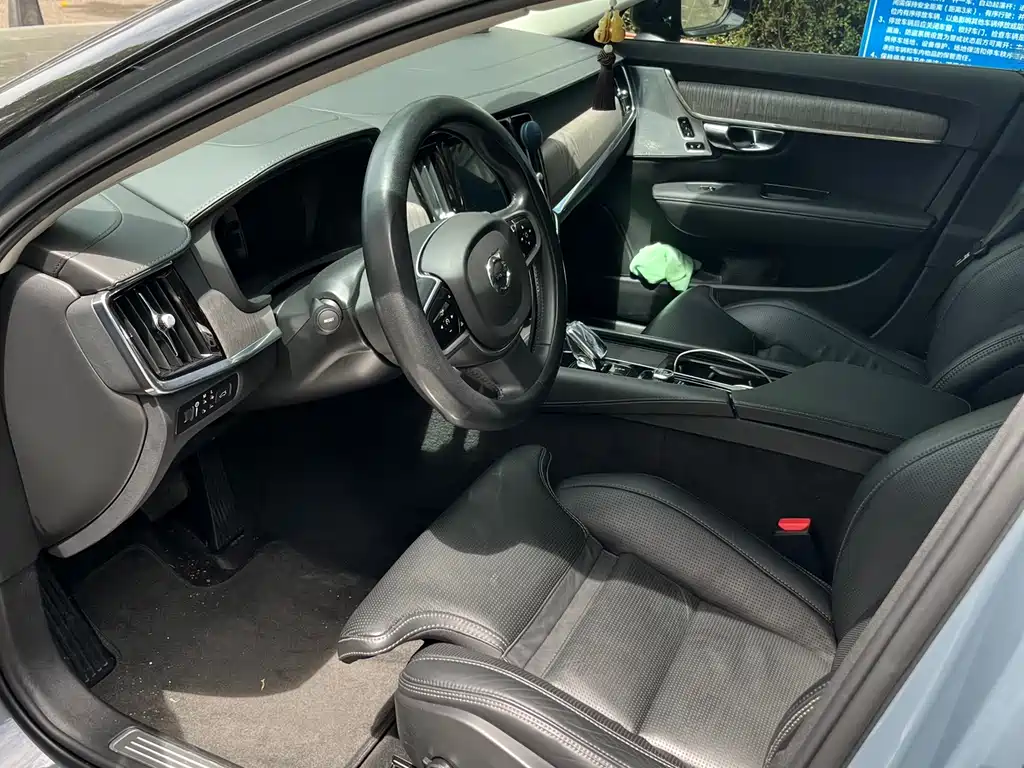 Volvo V90 2021