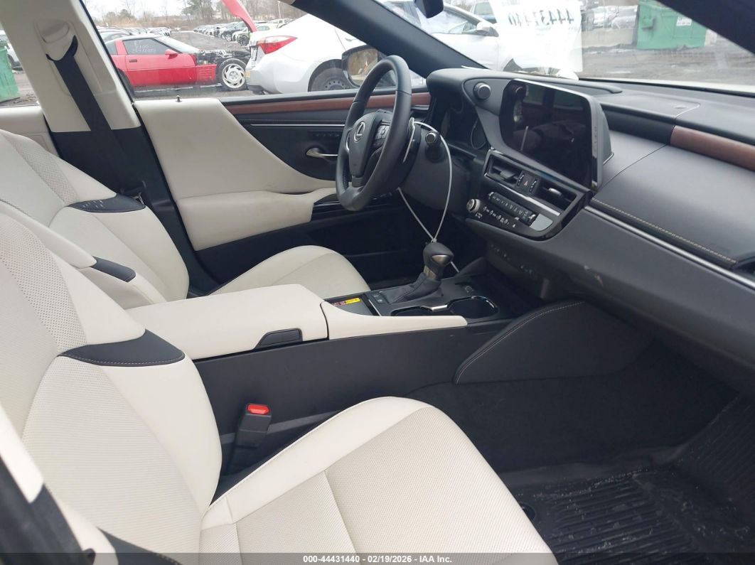 Lexus ES 2025